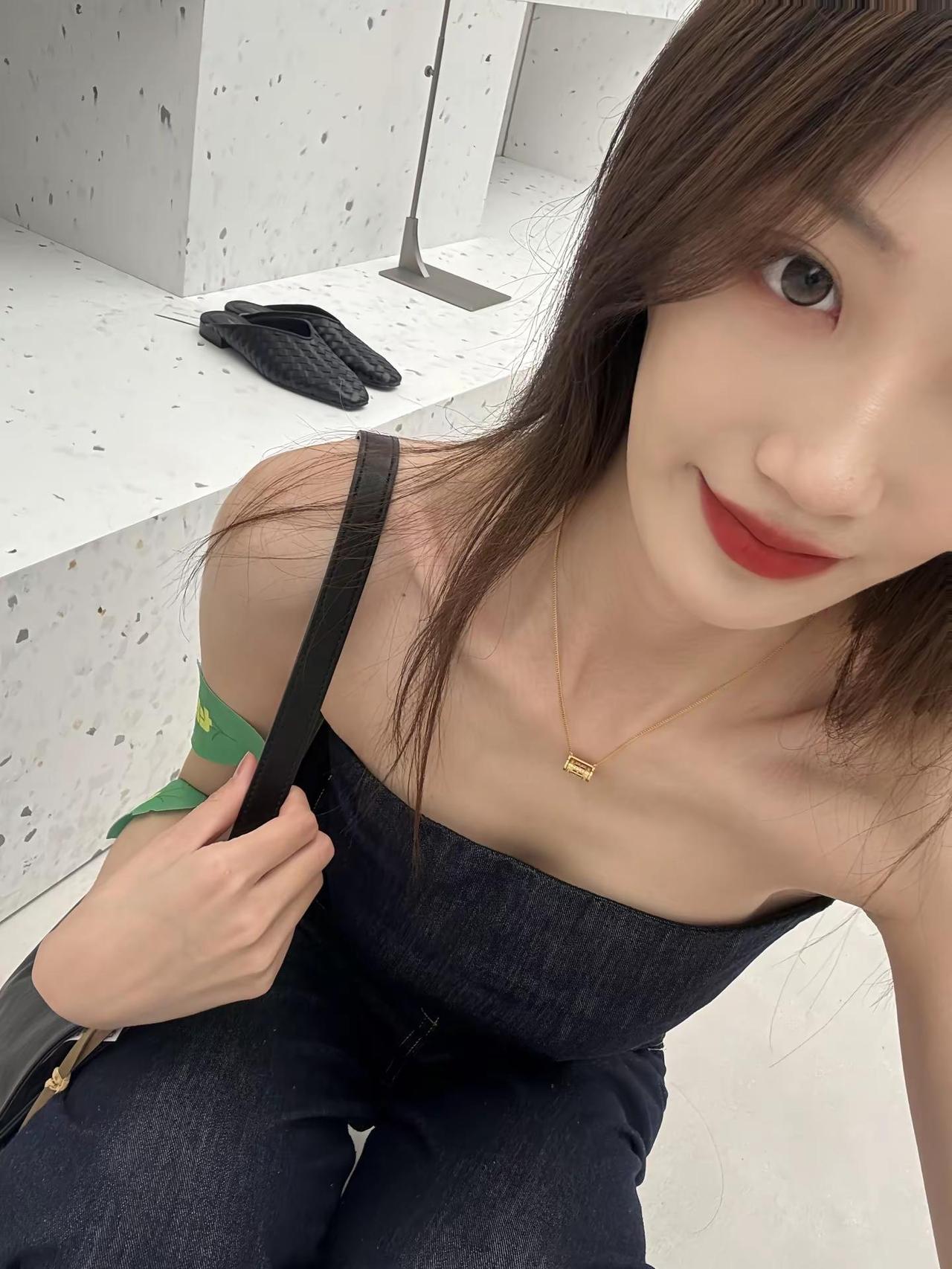 牛仔抹胸搭配 老派少女的ootd