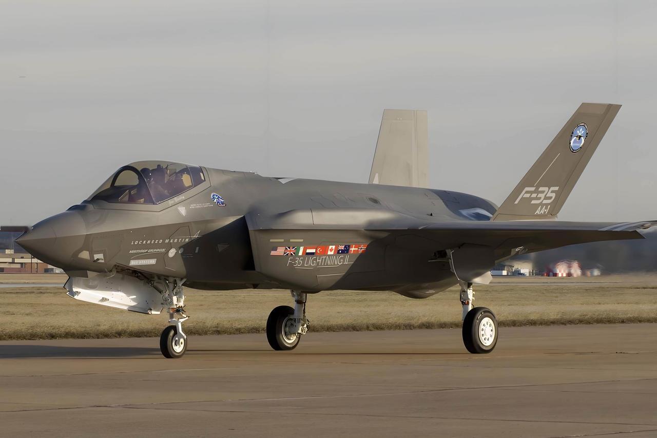 美批准高价向沙特出售F-35战机，含泪怒赚5倍利润
 
9月18日美国国务院正式