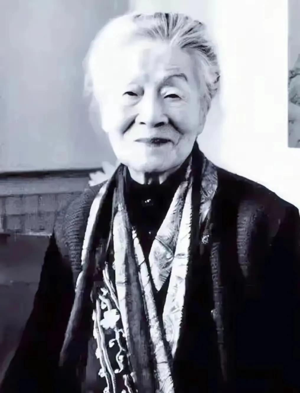 杨绛先生曾言：穷人的家庭，大多数都是不和睦的，摔碎一个碗都能吵半天；很小的事，都