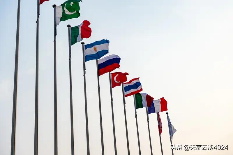 菲律宾与多国签署军事协议，风险可不小。菲律宾国防部长叫嚣着“威慑中国”，还耗资数