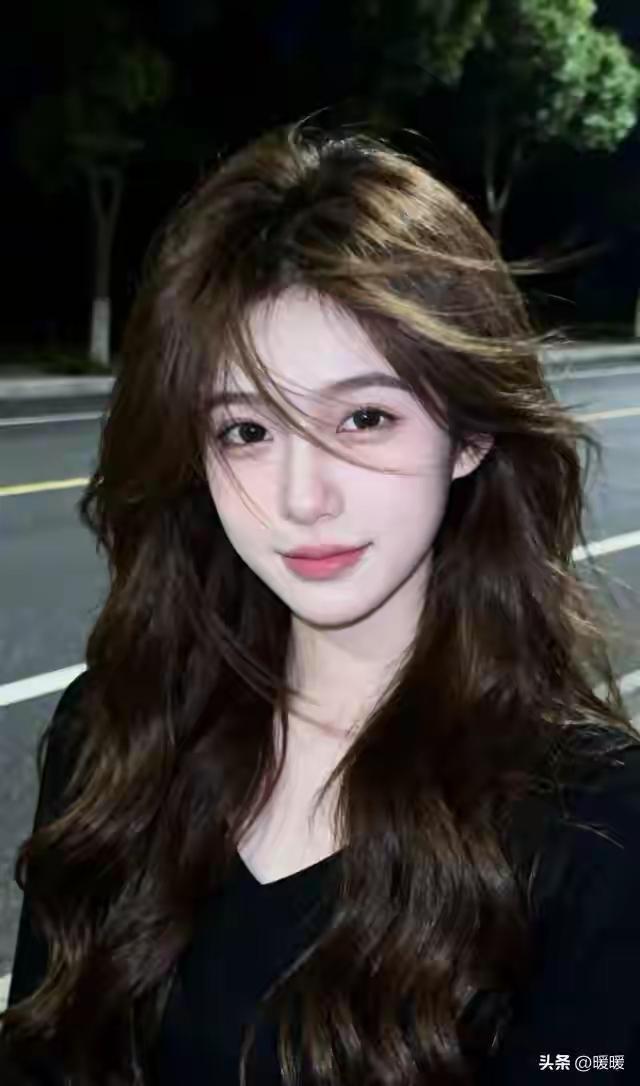 北京三里屯情侣私藏聊天术曝光！8句“调情暗语”让女生心跳加速，深夜聊天记录疯传全