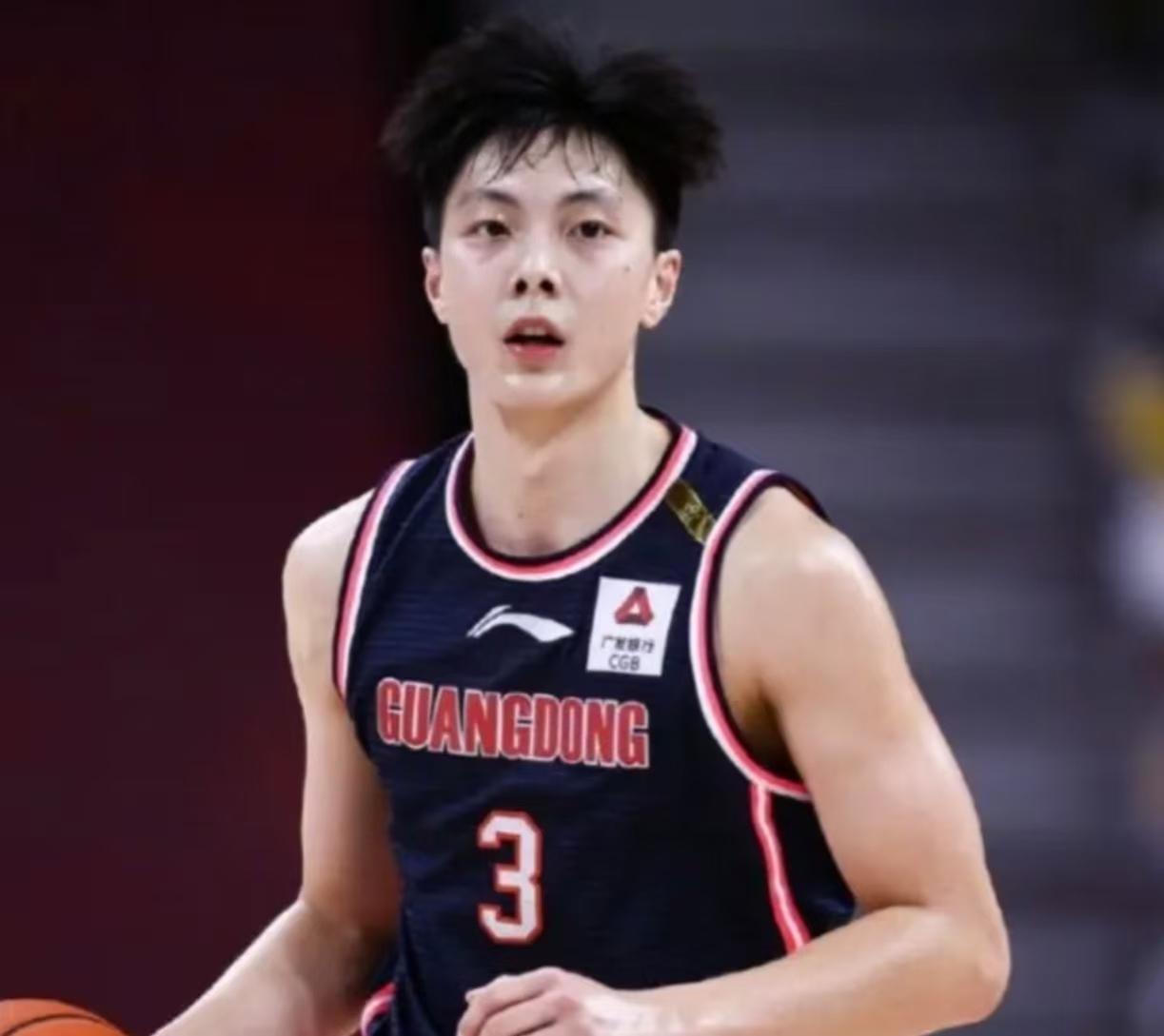 广东男篮连几个本地人都找不出来，他们还好意思去黑别的球队，靠拼凑冠军班底，靠……