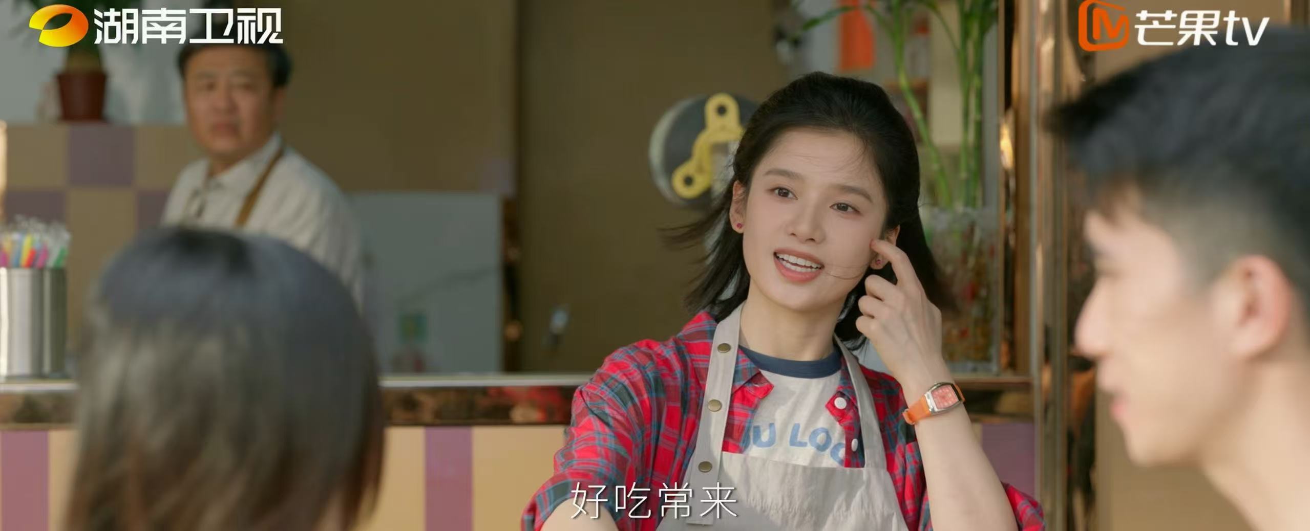 国产剧迎来工地扛把子女主致我那菜市场的白月光 从工厂打工妹到建筑公司职员再到非洲