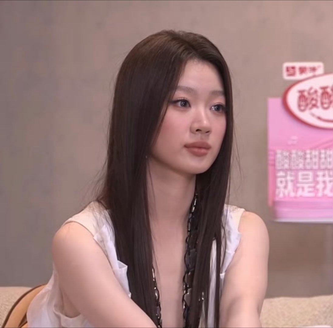 单依纯听到GAI淘汰一直没说话 意思是单依纯也差一点就淘汰了吗[允悲] ​​​