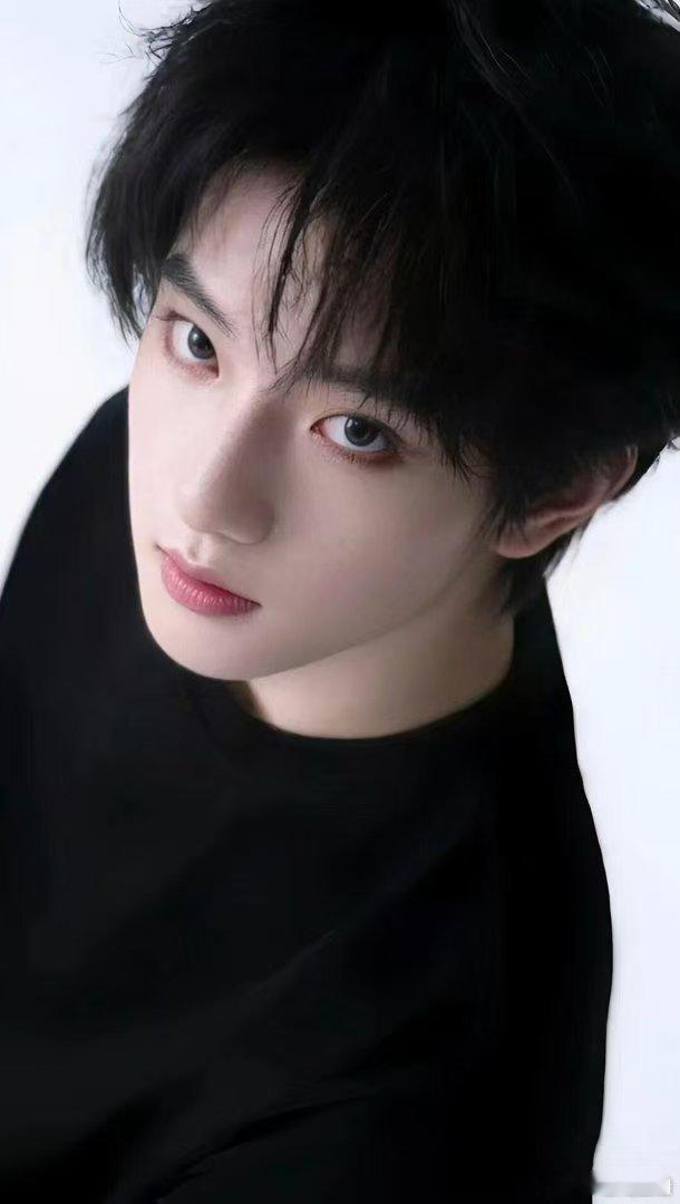 穆祉丞再跳我工作要没了周五晚高疯谁懂这个笑点！穆祉丞一听伴奏就跳，跳完立刻认怂，