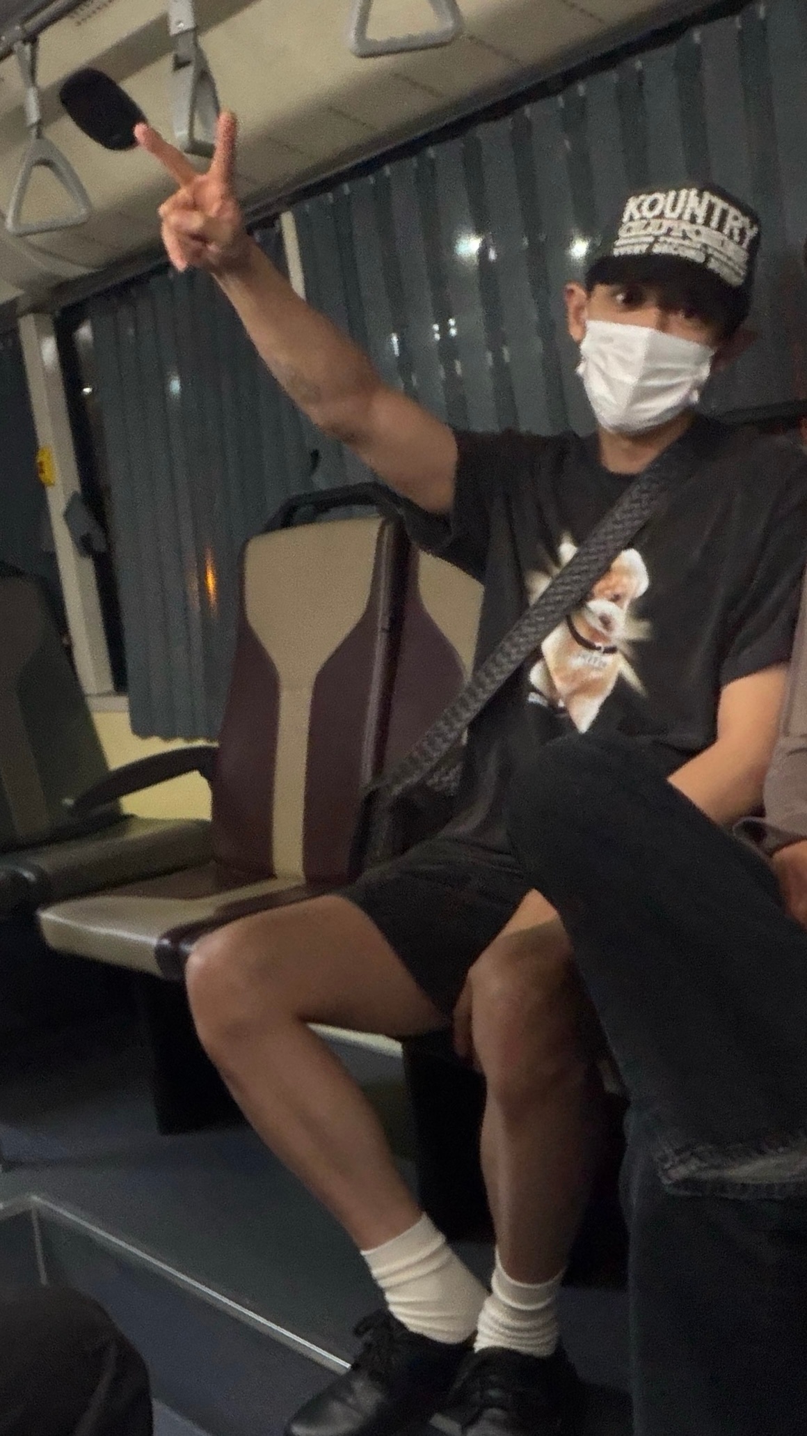 朴灿烈就是个从小爱比耶的宝宝