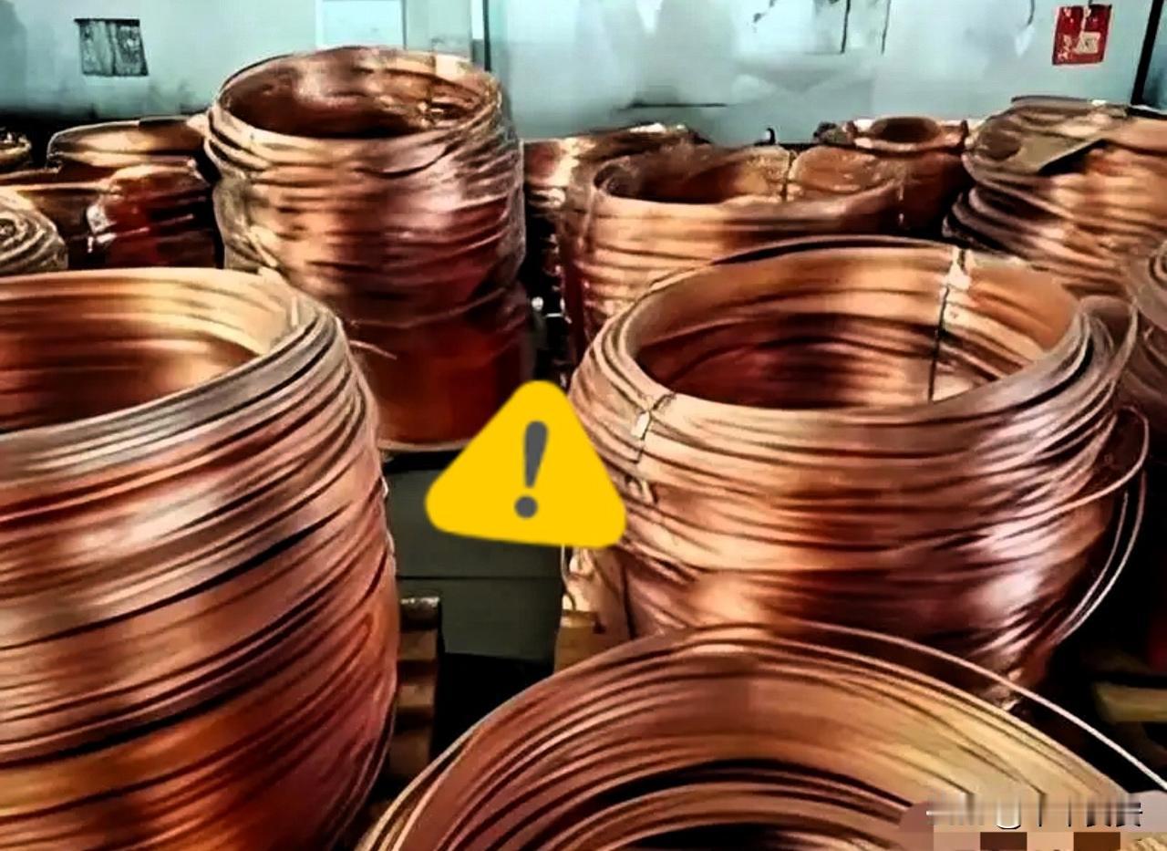 美国这次蒙了

华尔街那帮人估计正对着满仓库的铜发愁。

美国拼命往家里拉铜，2