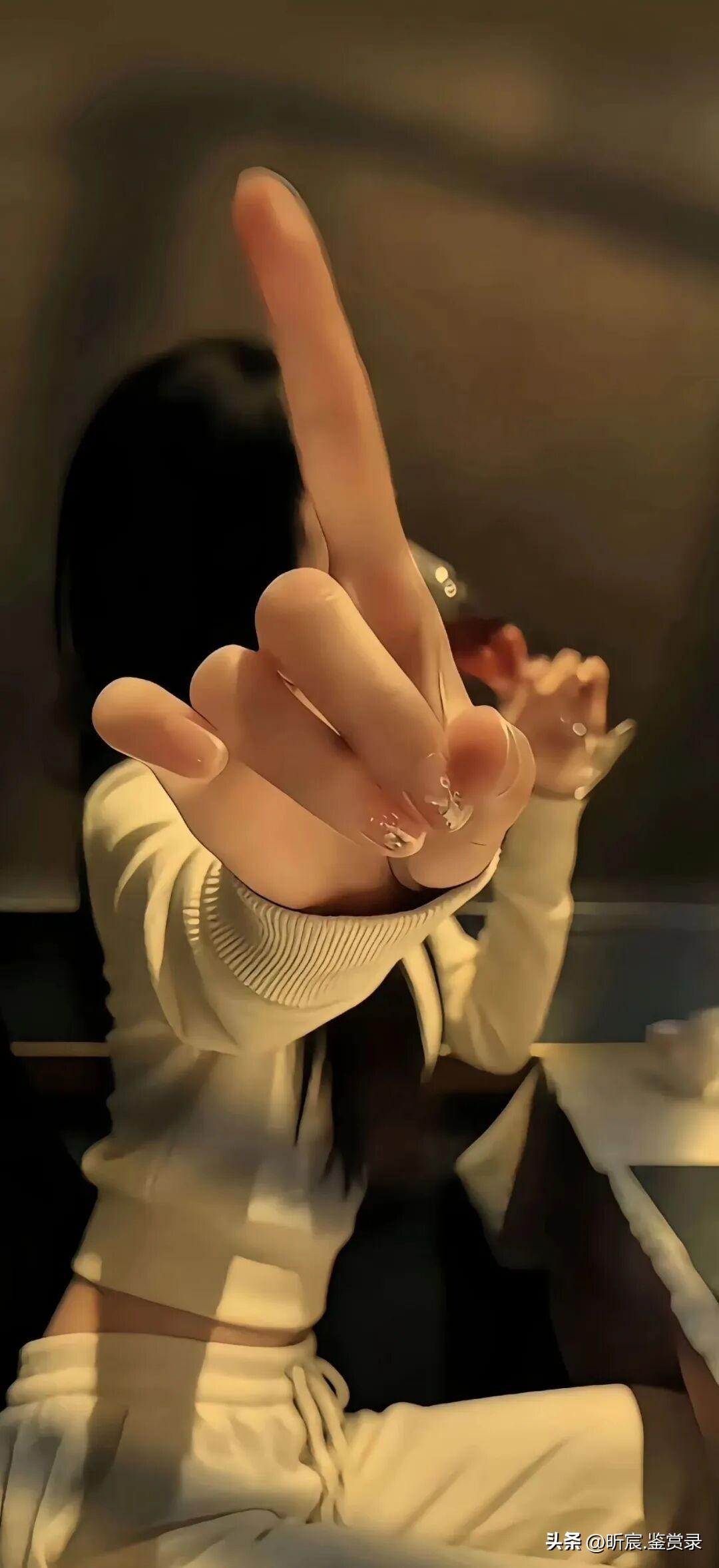 一眼心动的壁纸初见心动感 对美女心动 这就是心动感觉 精致美图推荐 手机壁纸 壁