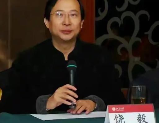 “我宣布，永久退出中国院士竞选！”2011年，当主动放弃美国国籍的饶毅回到中国竞