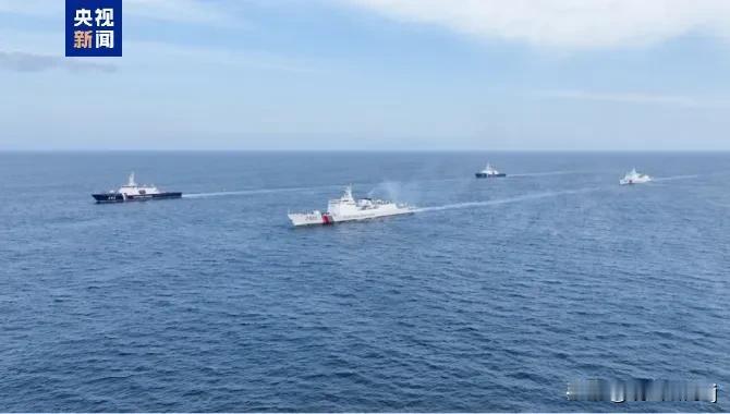 中国海警携手俄罗斯海警，顺利完成历时35天的北太平洋自由航行！
这是一个标志着事