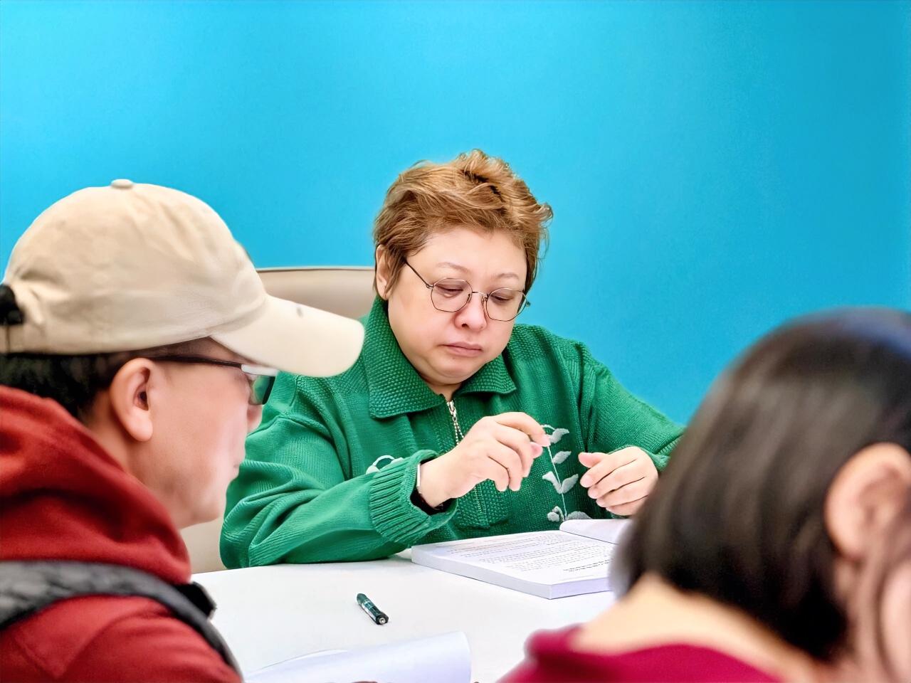 2月8日，北京韩红爱心慈善基金会第三届理事会第六次会议暨第二届监事会第六次会议在