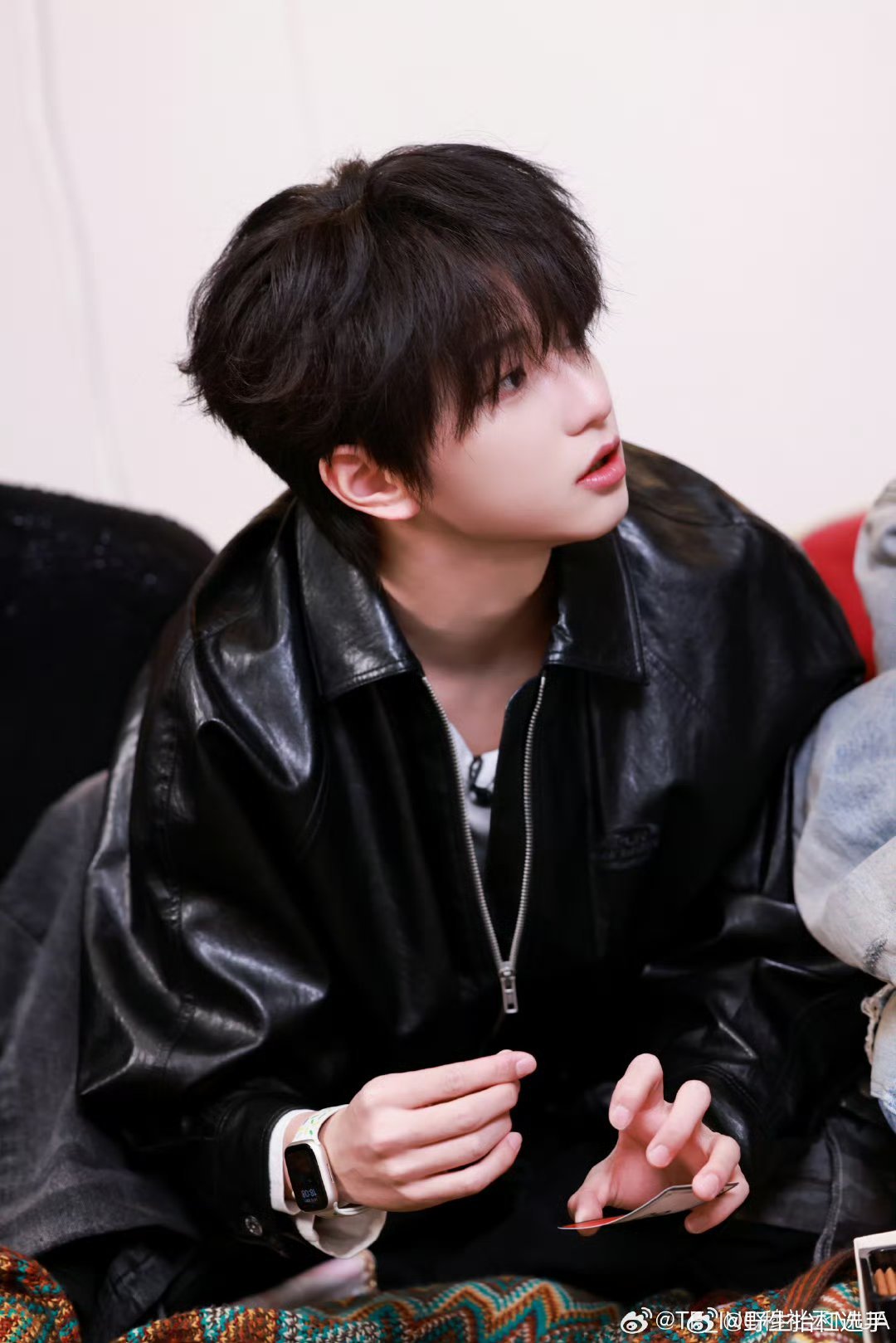 穆祉丞说成年前没节目穆祉丞一句“成年之前没节目”，听着轻松却让人心疼。愿他往后被