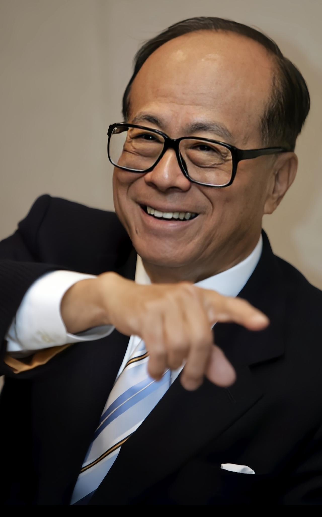 近日，李嘉诚的老宅已挂牌，计划以50亿港元出售。

同时，李嘉诚深情告白：我是李