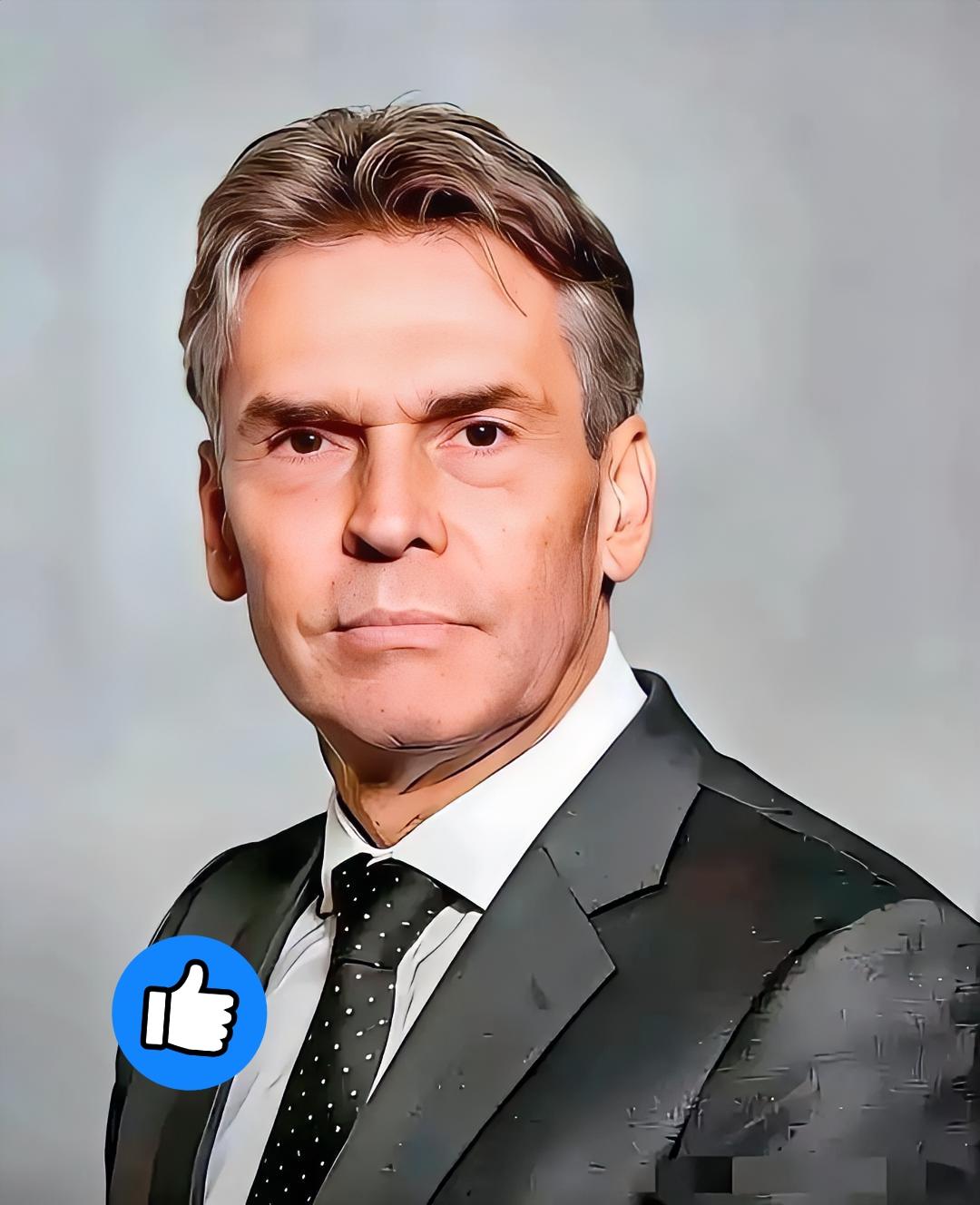 荷兰首相肖夫就格陵兰岛发表声明，他说，如果美国强行军事干预格陵兰岛，那么北约和欧