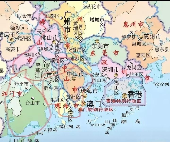 对于珠江三角洲的粤大湾区，省上必须开拓创新推进行政整合重组。鉴于目前格局，珠江出