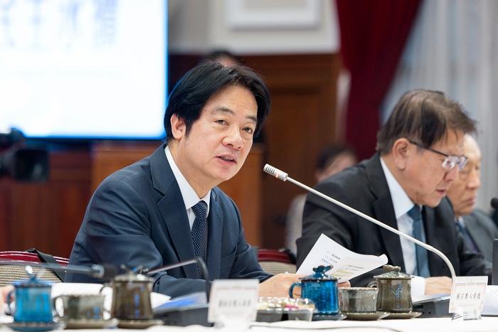 沈伯洋民调大胜17%吹得震天响，赖在中常会泼冷水，王世坚提前敲响警钟！
    