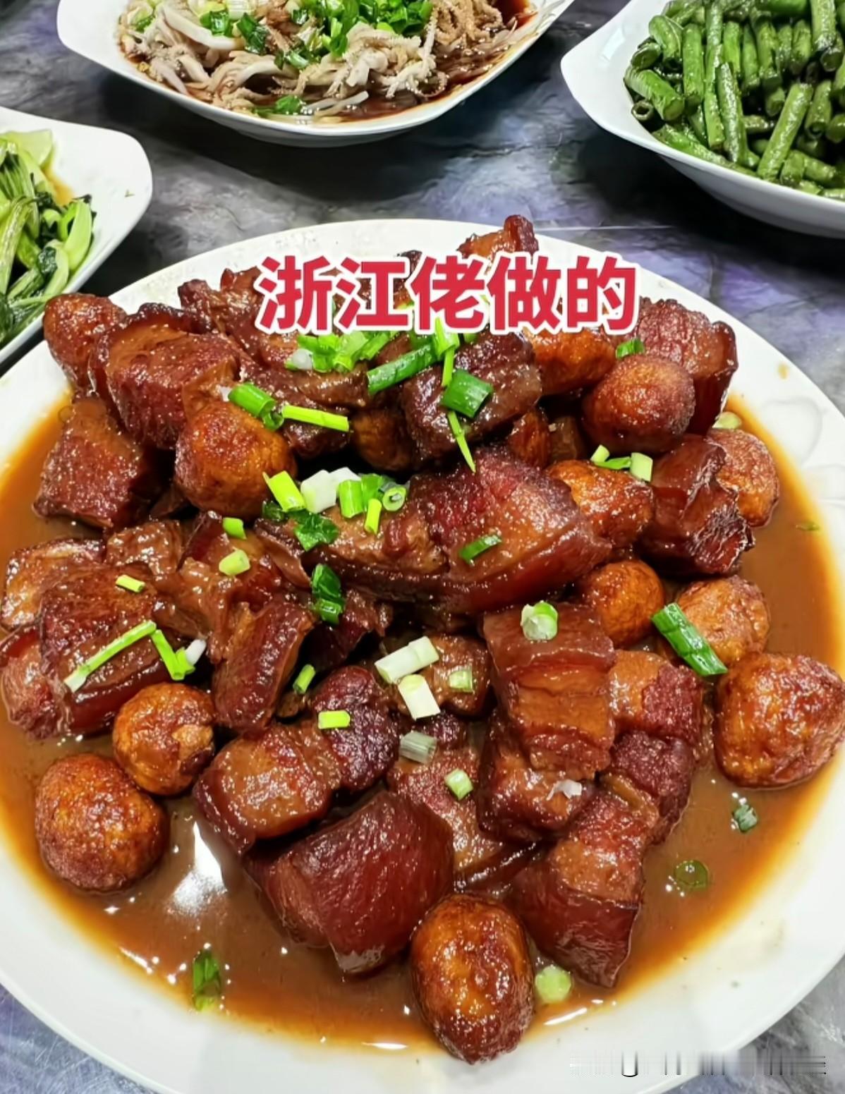 看到浙江网友晒的红烧肉、红烧猪蹄、红烧排骨，看起来就很好吃。一个个手艺都不错，这