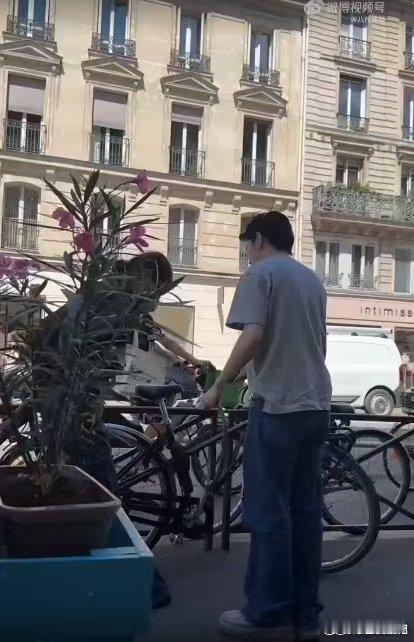 救命！李佳琦张予曦赵昭仪凑不出驾照 笑到肚子疼，别人节目结束聚餐，这仨人直接约考