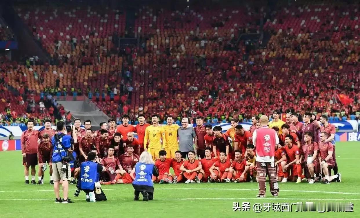 笑不活了！国足躺着“升官”！10月FIFA排名更新，中国男足从第94位“逆袭”升