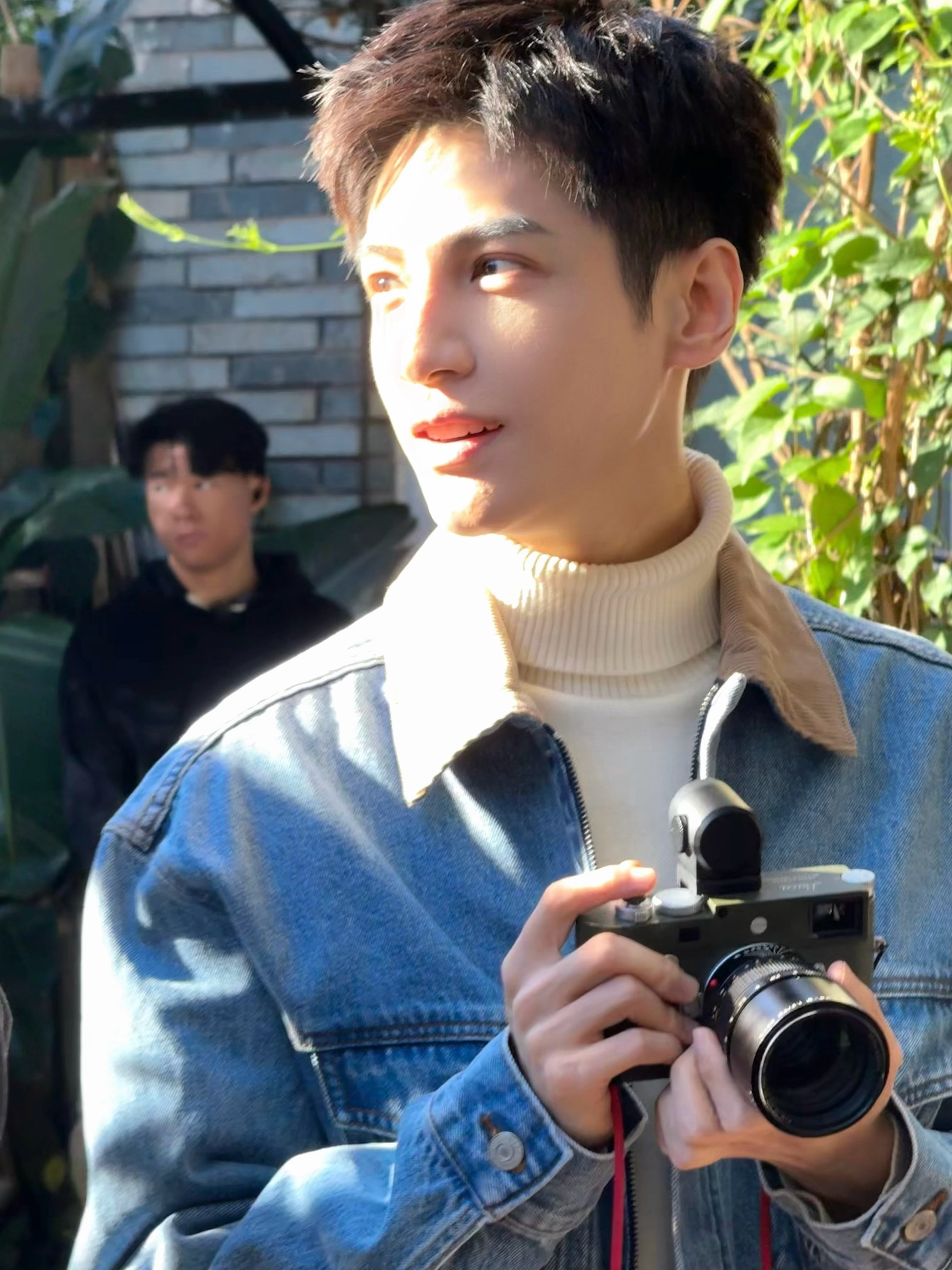 罗云熙剥茧收官小作文 期待下个角色 