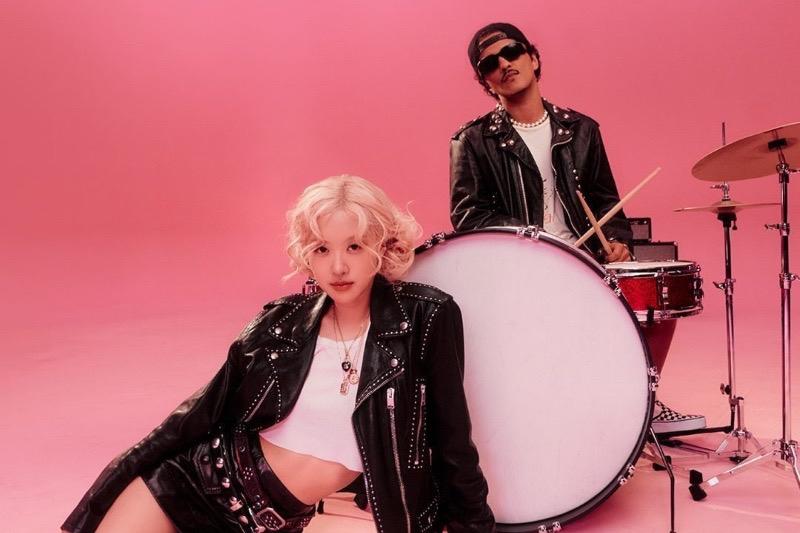 《APT.》荣膺 2025 年 Apple Music 全球收听量冠军歌曲。恭喜