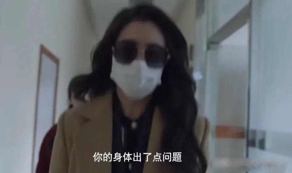 #肖千喜退出娱乐圈#剧中千喜在得知自己怀孕了并且得了胃癌的时候，决定生下孩子并退