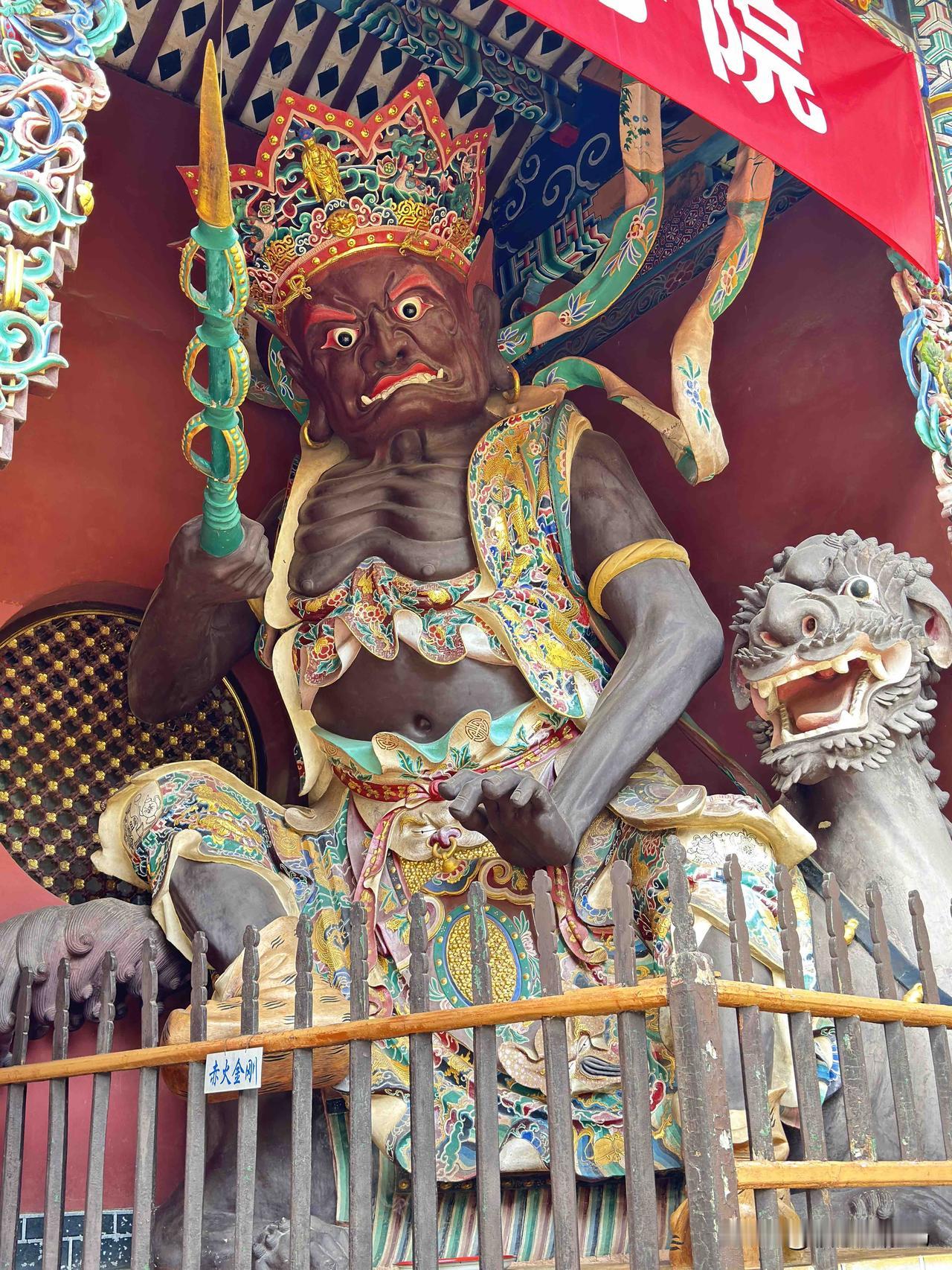 分享一张随拍华亭寺哼哈二将塑造的怎么样。