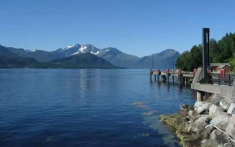 真的有因果吗？还是巧合？

28年前的事，我叔叔借给一个朋友300块钱，那个朋友