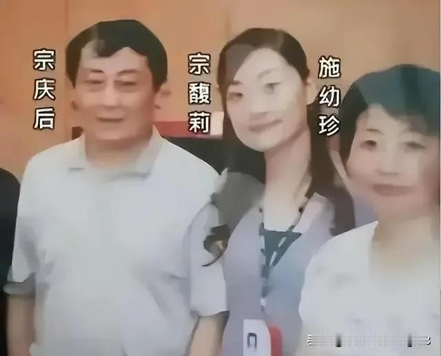 支持宗馥莉，希望她能够得到最后的胜利
且不说那几个见不见得光，想想14岁出国留学