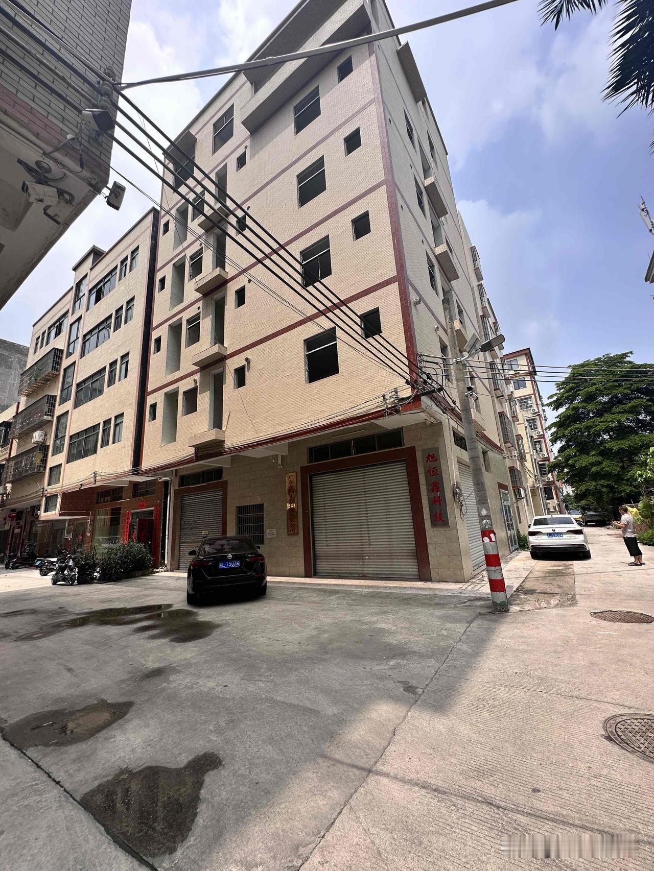 小金口整栋6层半1200平方左右在惠州金石七路附近有一栋靓房，可以做公寓，有预留