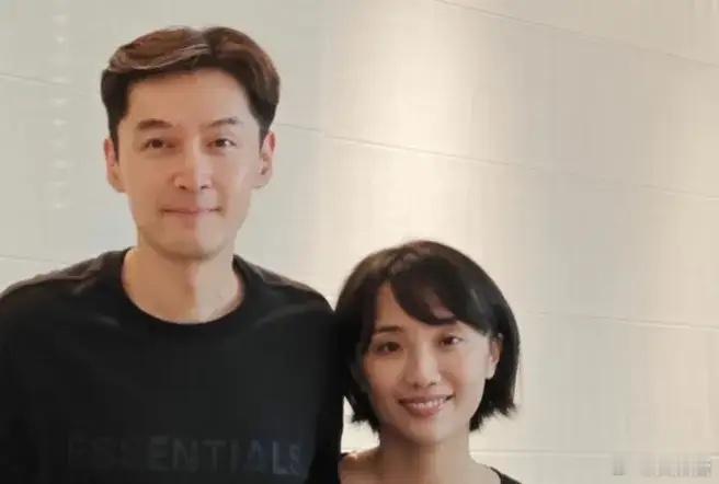 这好像是胡歌老婆？ ​​​