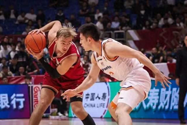 主场惜败卫冕冠军，浙江稠州金租男篮止步四连胜