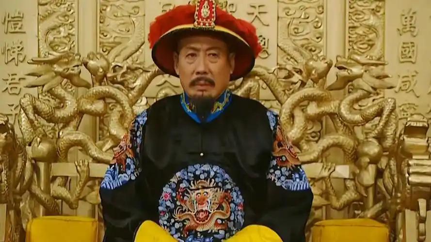 1722年12月20日凌晨3点，畅春园。69岁的康熙急召7个儿子，外加一个"看门