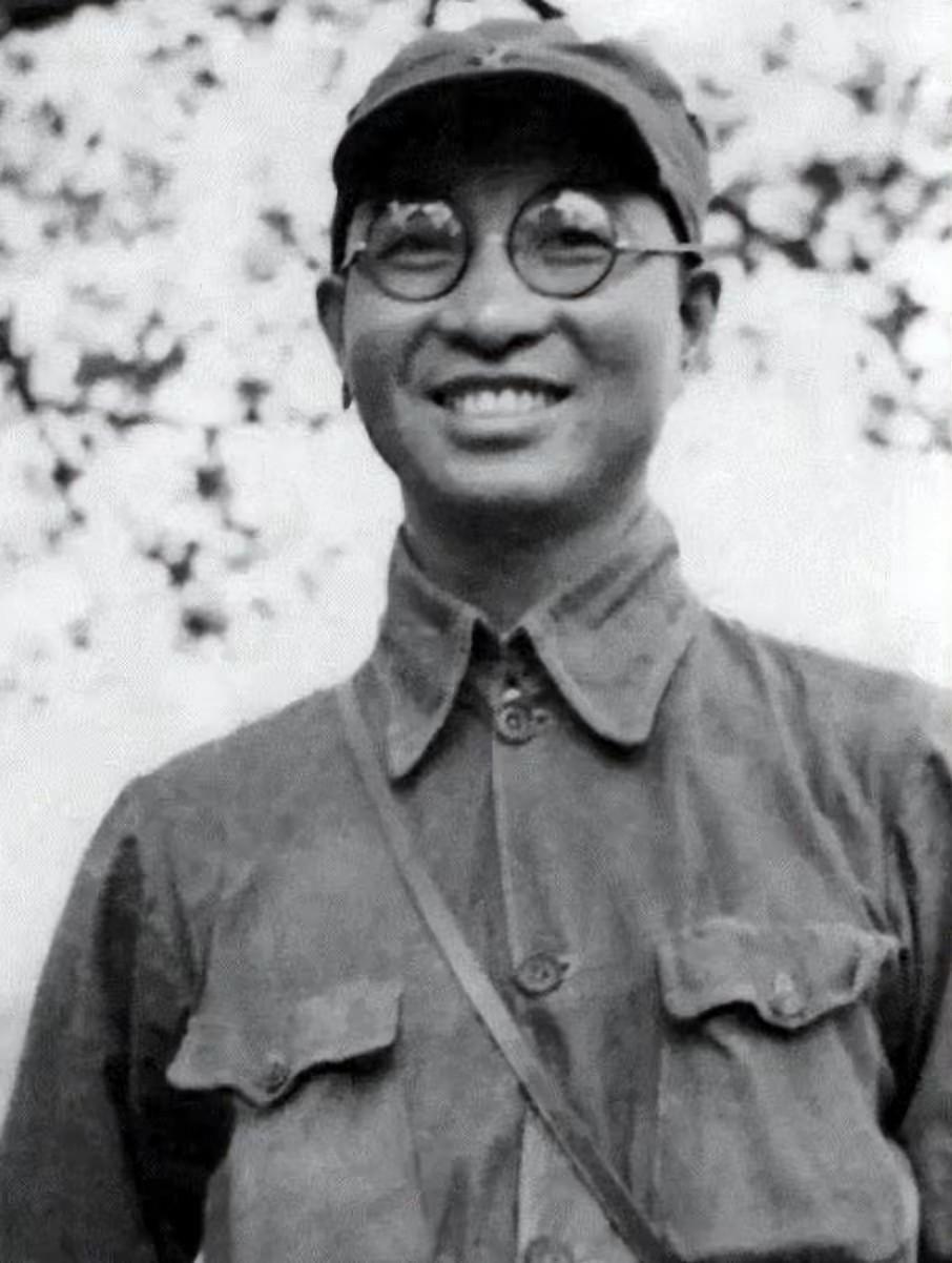 1949年，陈赓在上海见到了小姨子。多年不见，小姨子出落的亭亭玉立，已长成了大美