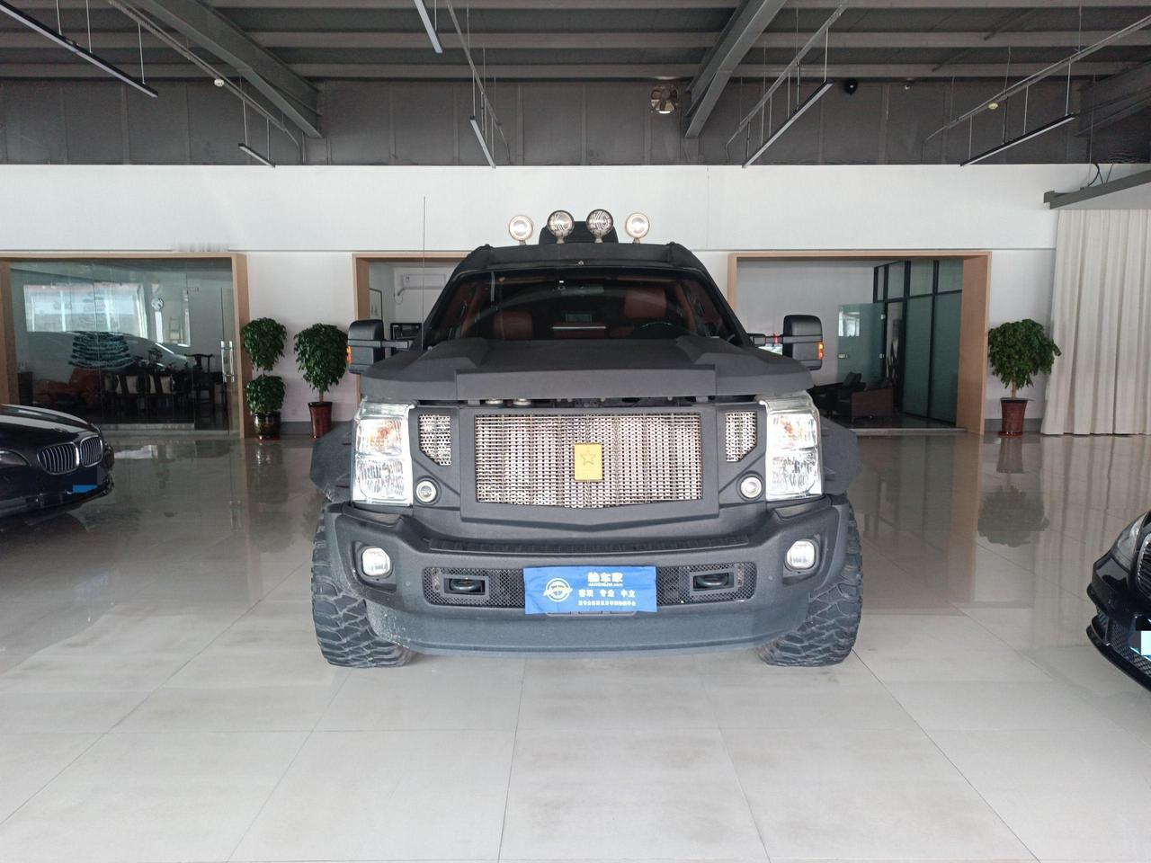 马路上出圈儿，除了超跑，应该就是它了！
乔治巴顿，装甲车身，威风八面，硬汉战神！