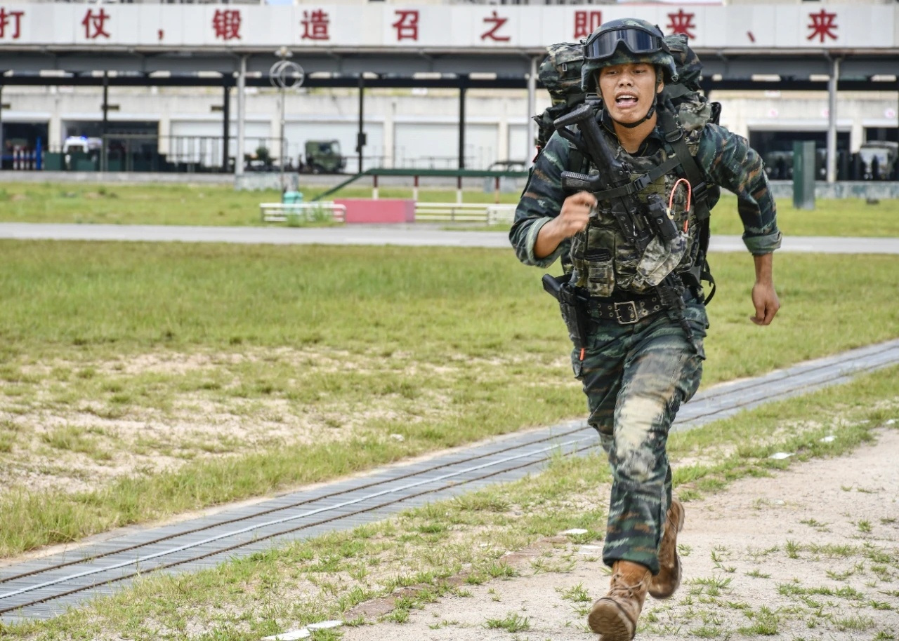 武警福建总队机动支队特战大队某中队系列“小比武”“小竞赛”（福建武警） ​​​