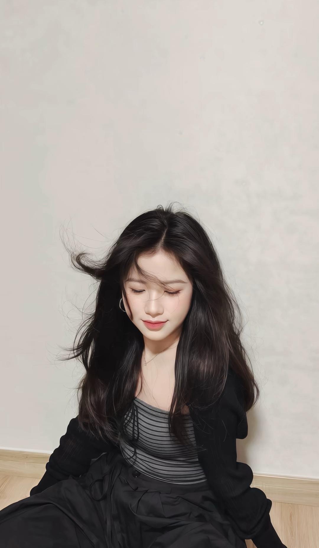 忽然觉得周围都暗了下来，原来是你的美貌在发光