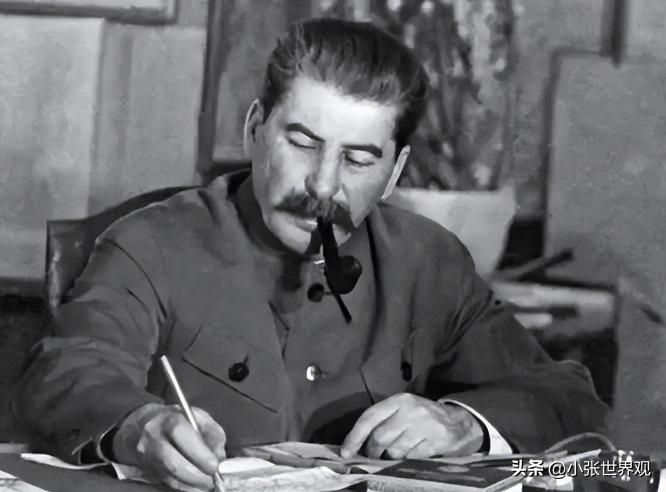 1950年12月2日，斯大林在克里姆林宫彻夜未眠，当他读完志愿军第9兵团长津湖战