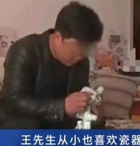 河南一男子在家里发现了一套瓷器，看着挺像是古董。男子的父亲以前就喜欢收集这些老玩