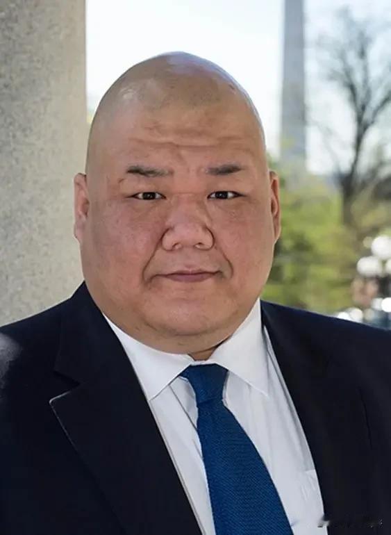 针对稍早前前国务卿蓬佩奥对特朗普政府推动与伊朗谈判的激烈批评，特朗普的白宫通讯主