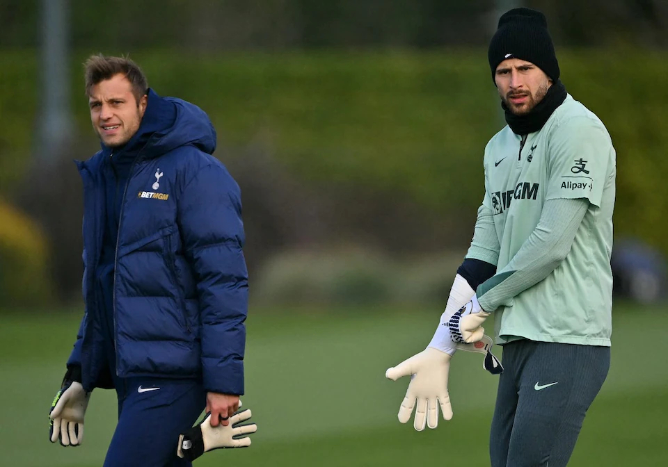 🥈每日电讯报Matt Law，热刺没有计划在冬窗替换维卡里奥。 