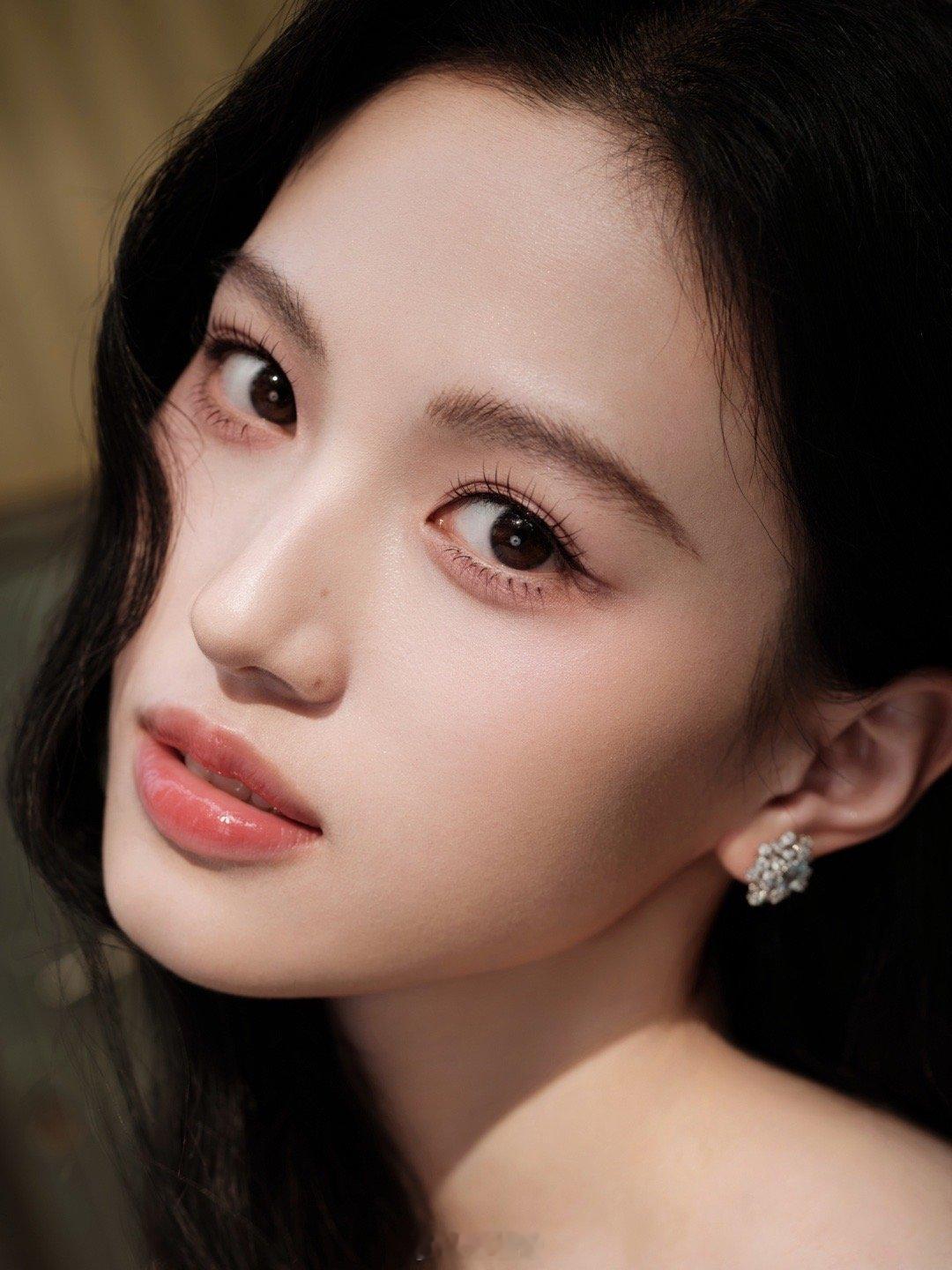 沈羽洁现实版落跑千金没错了 沈羽洁这身造型是懂反差的！极致的优雅遇上极致的烟火气