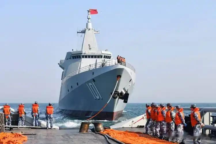 055大驱试射鹰击20，美军后撤2000公里！中国海军新王牌亮相
 
12月28