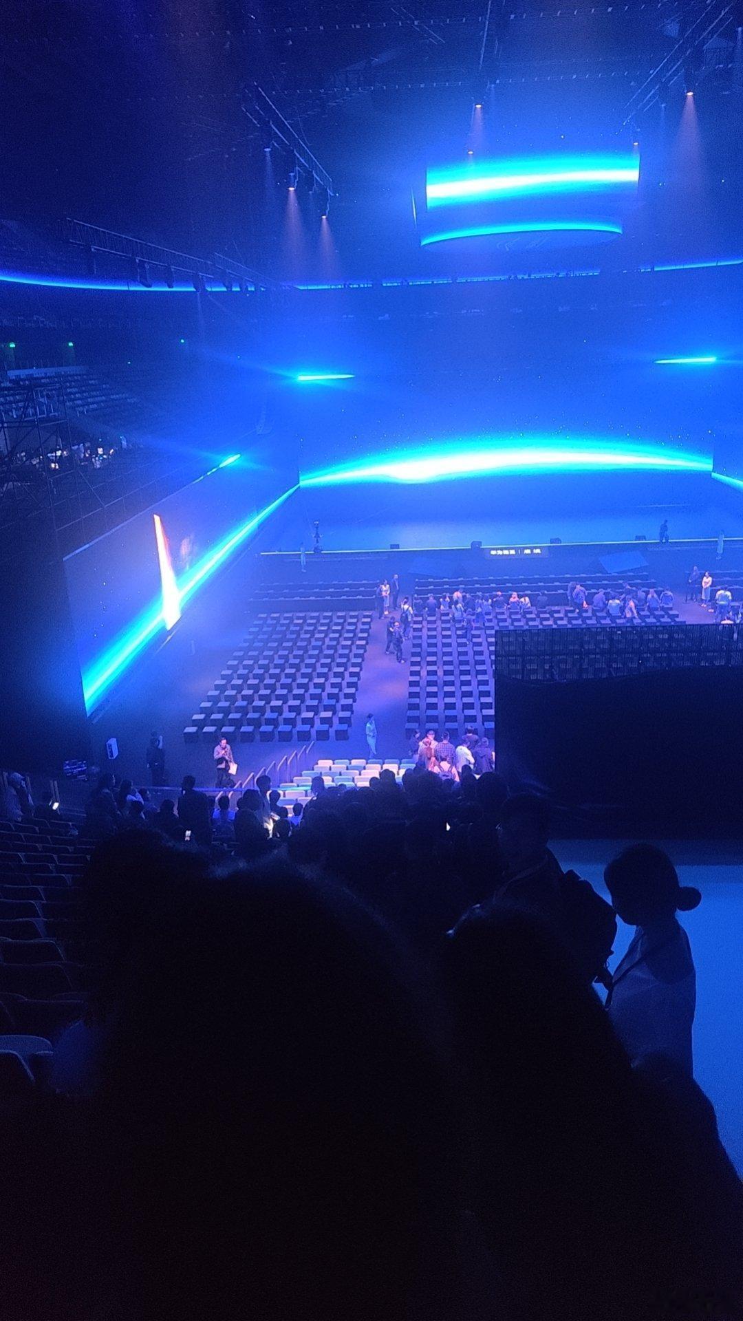 好久没去过像演唱会一样的发布会了 启镜首款车 还是很值得期待的～新车首报启镜