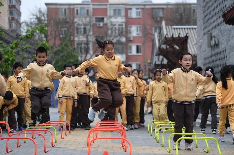 张雨霏直言：体育教育不该只是达标考核！无数家长看完拍手叫好
 
奥运冠军张雨霏一
