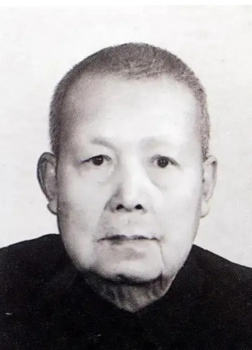 1942年，长期潜伏在我军的日军女间谍美智子正要出门时，突然回头，对着游击队大队