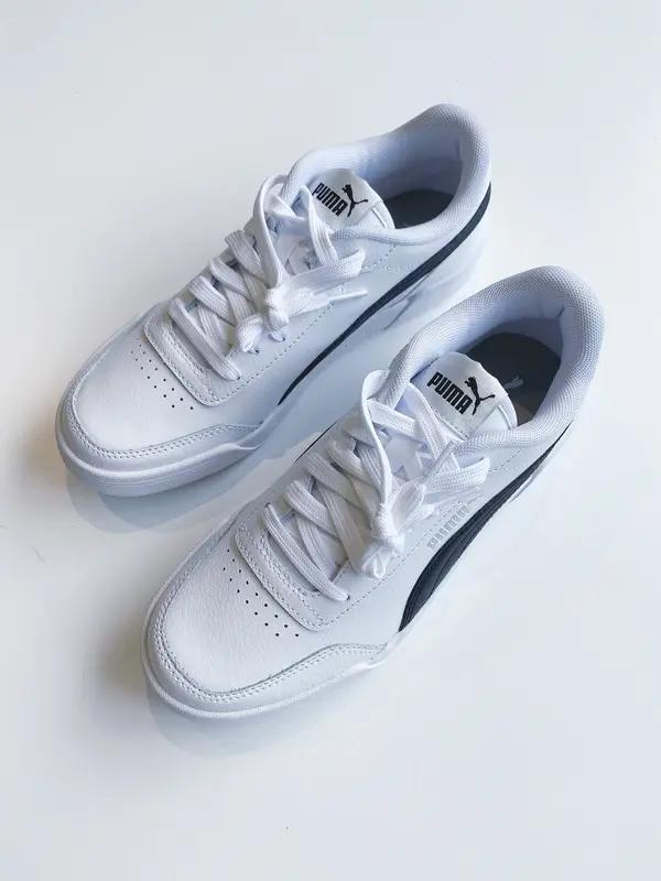 生活小妙招
白鞋发黄？ 
试试“白醋+牙膏”或“热啤酒+牙膏”的组合，刷洗后白鞋