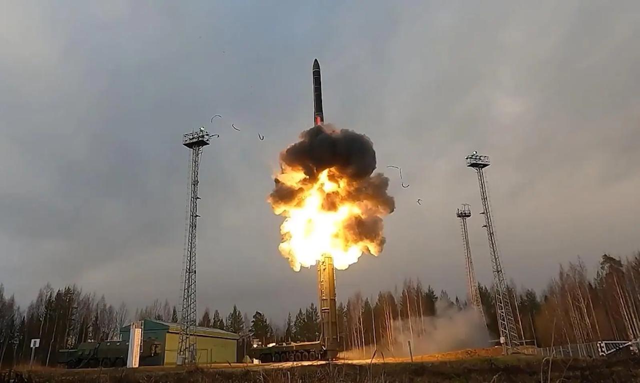 普京一言不发，直接用一颗“榛树”远程导弹表明态度，西方沉默了！

1月9日凌晨，