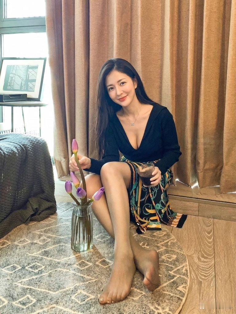 人到了一定年纪会允许真情和假意并存