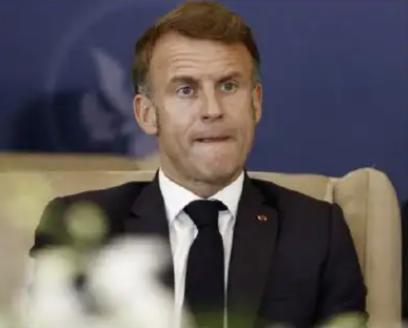 倾巢而出！
 
1月28日，法军参谋部宣布，“戴高乐”号核动力航母打击群已经从土